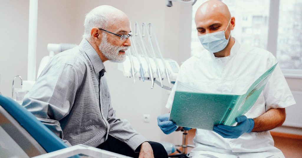 ¿Qué es mejor para mi caso, implantes o puentes?