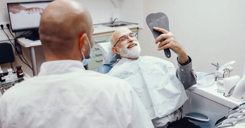 Colocación de implantes dentales cigomaticos a paciente en la Clínica de Valencia